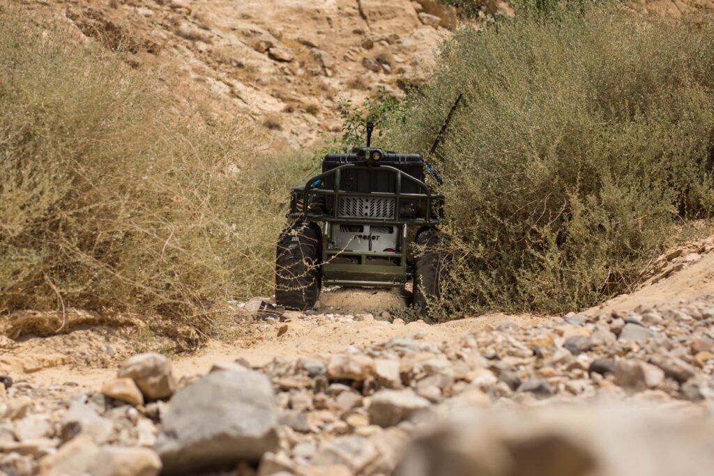 Probot (V2) outdoors - Arad2-min